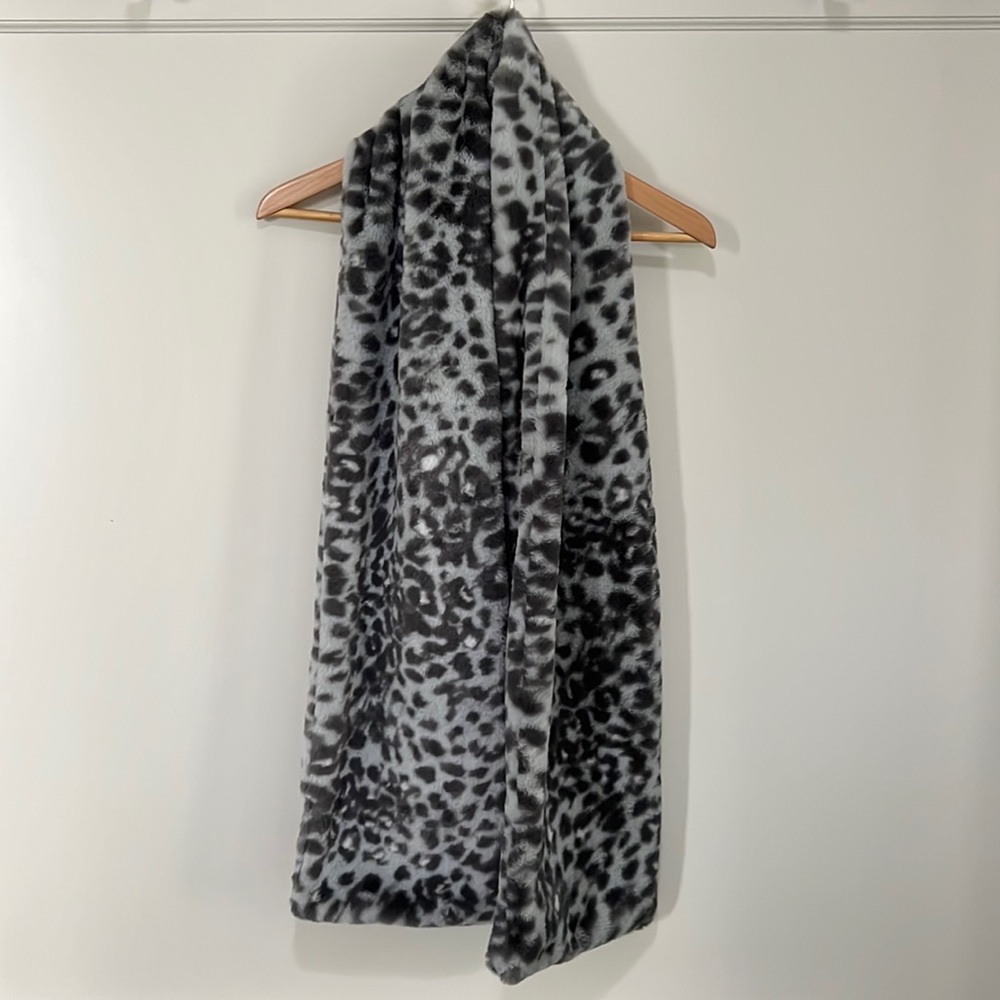 aerie Faux Fur Leopard Print Scarf in Black and White